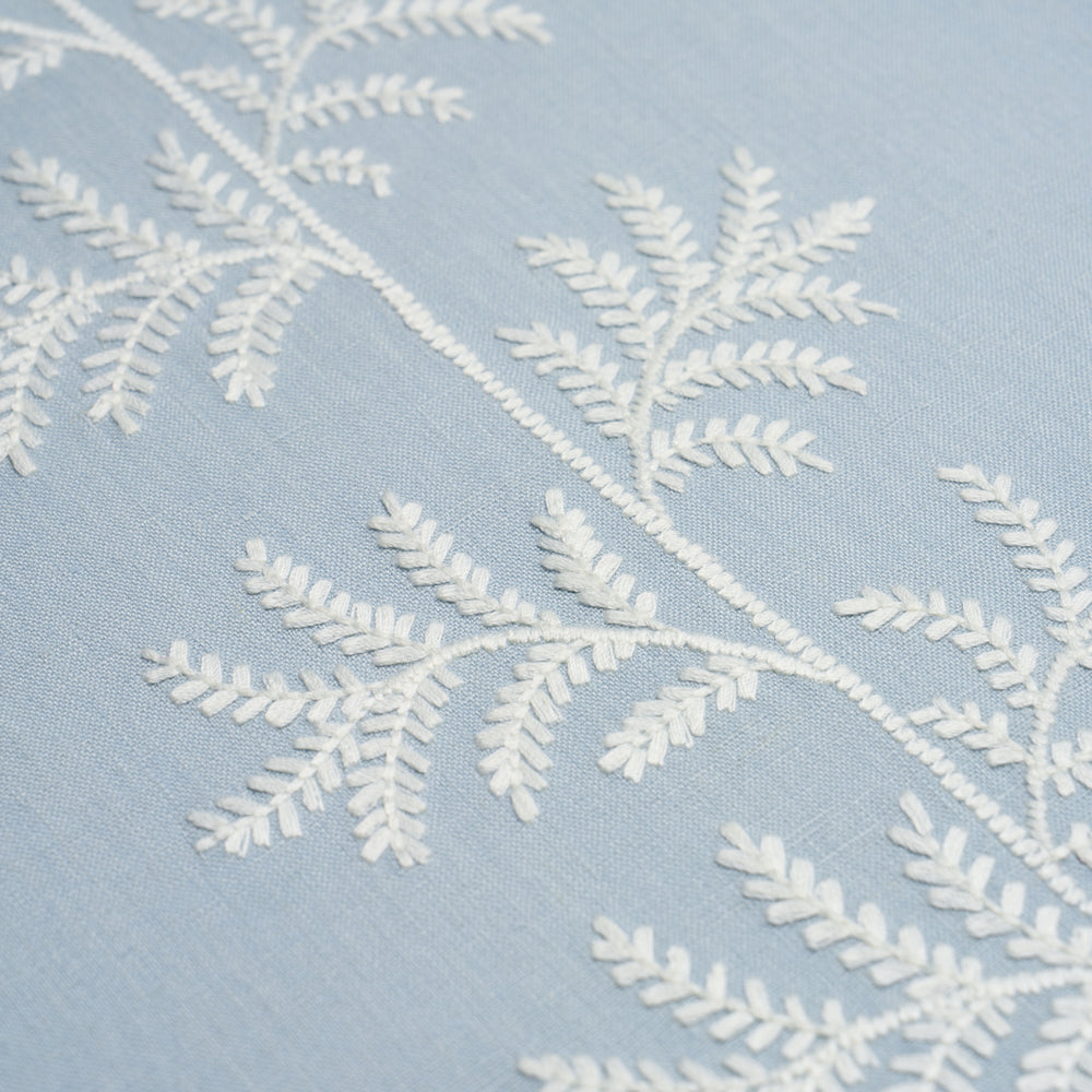 ELOISE EMBROIDERY WALLCOVERING | Sky