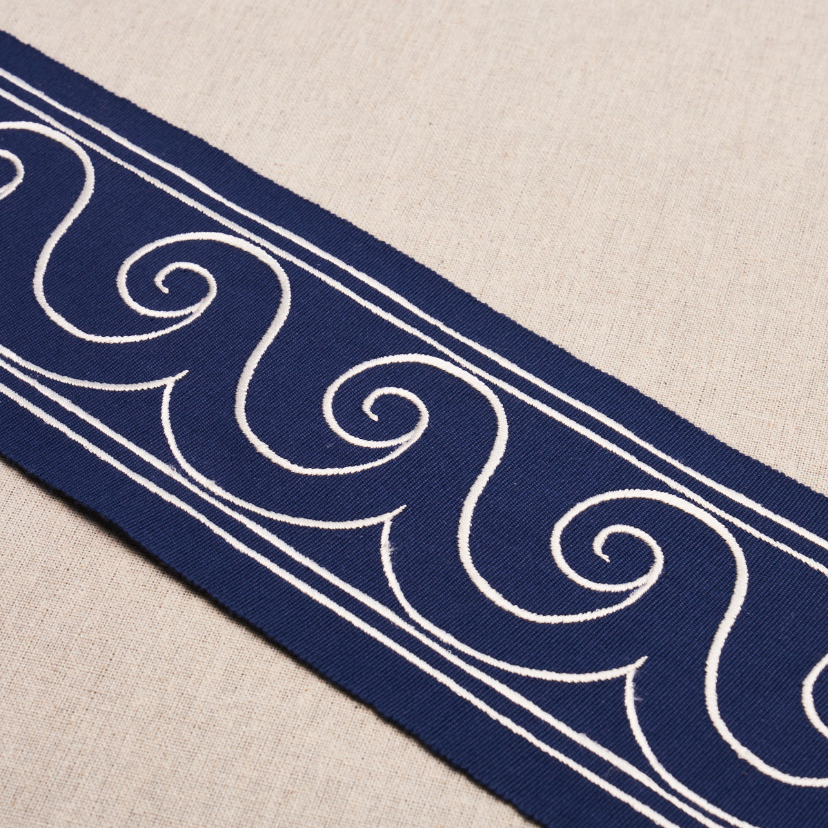 GREEK WAVES TRIM | White On Navy