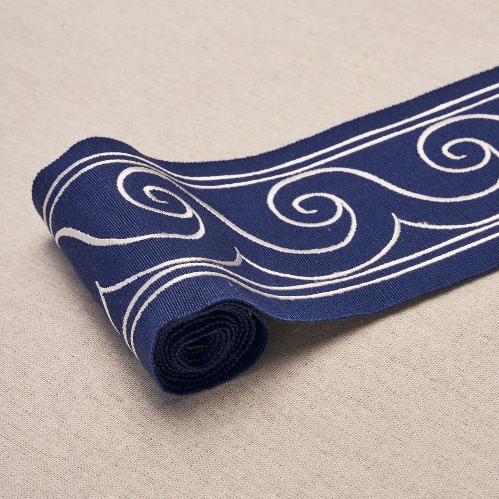 GREEK WAVES TRIM | White On Navy