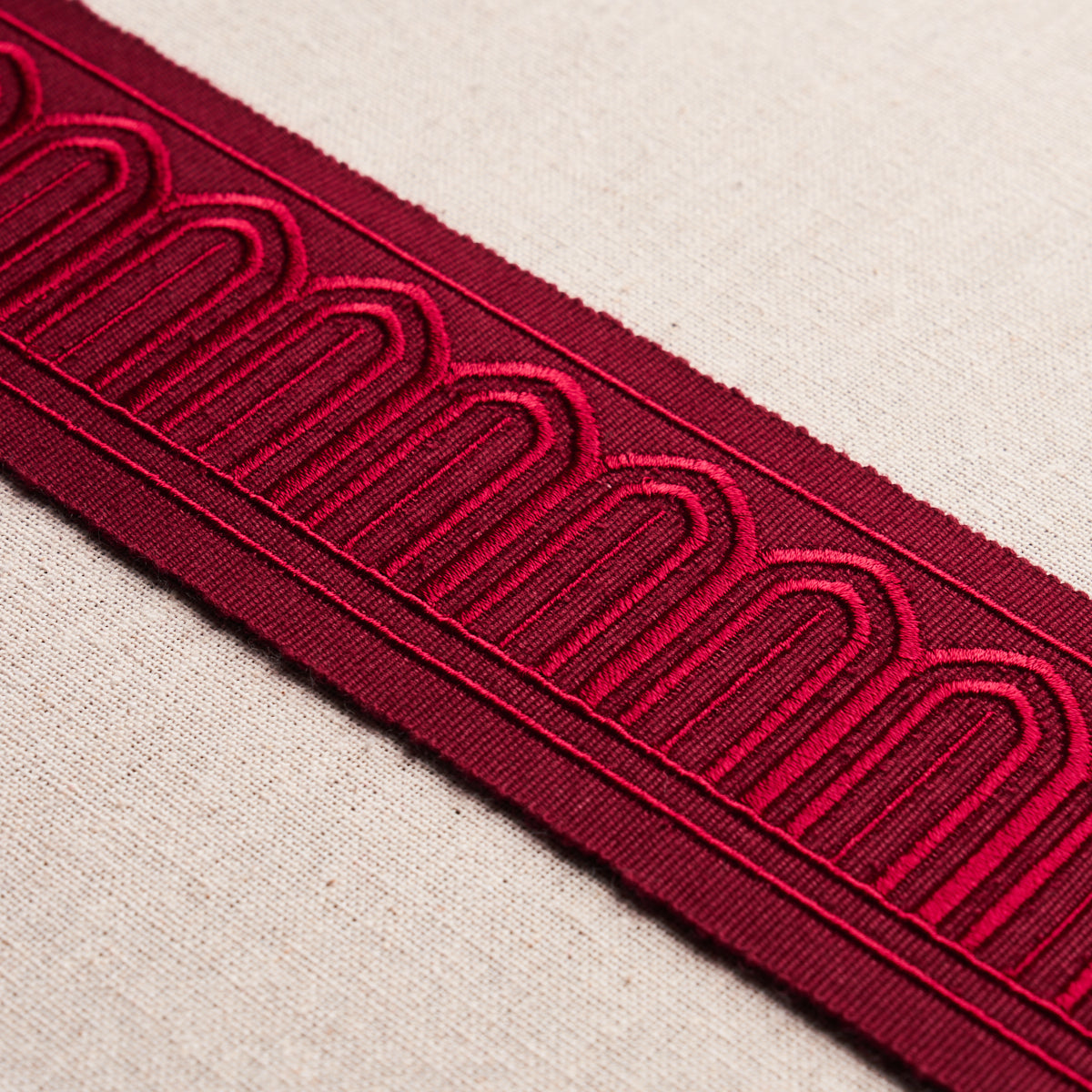 ARCHES EMBROIDERED TAPE MEDIUM | Red