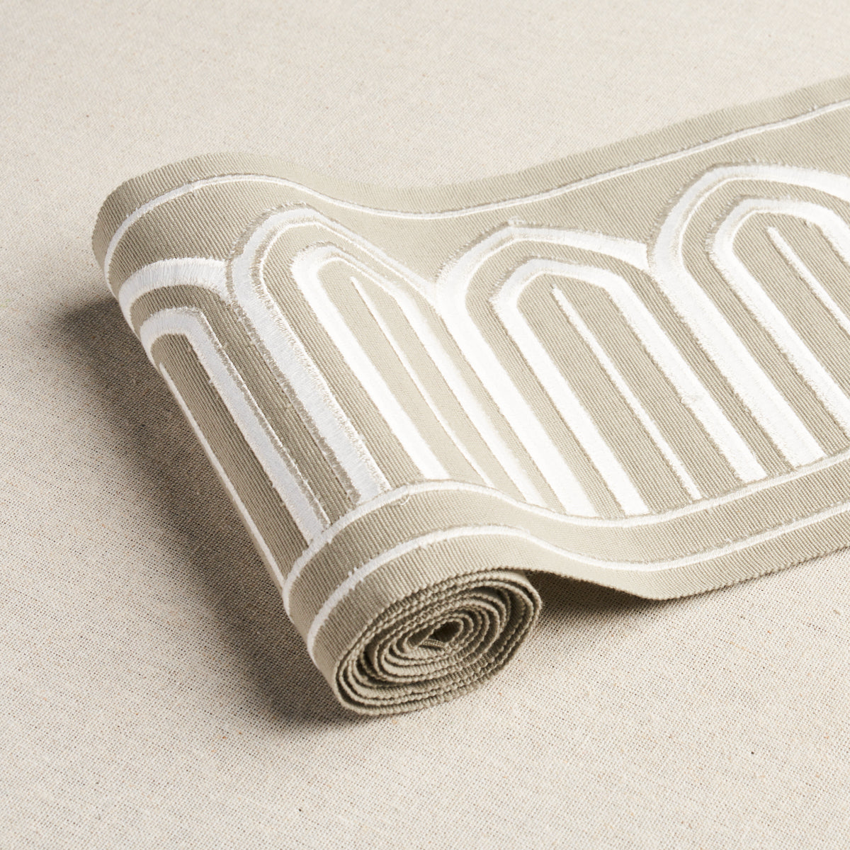 ARCHES EMBROIDERED TAPE WIDE | Taupe