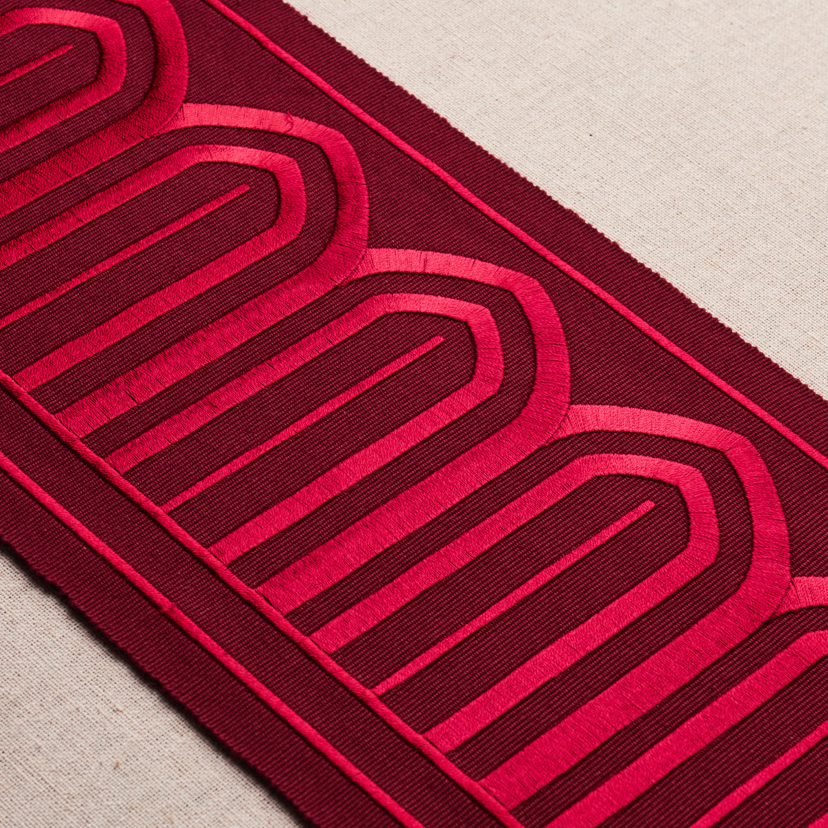 ARCHES EMBROIDERED TAPE WIDE | Red