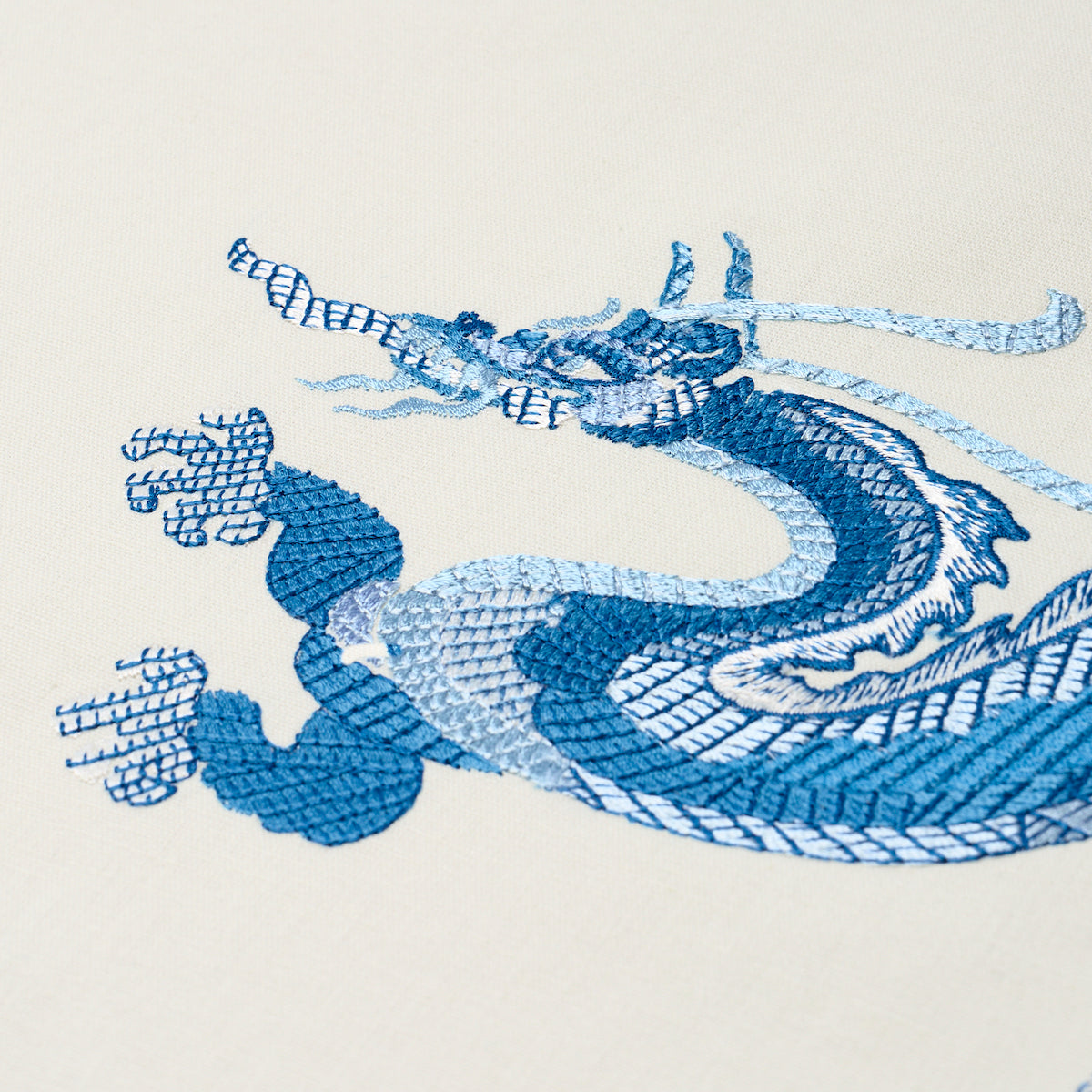 Hanlun Dragon Embroidery | Porcelain