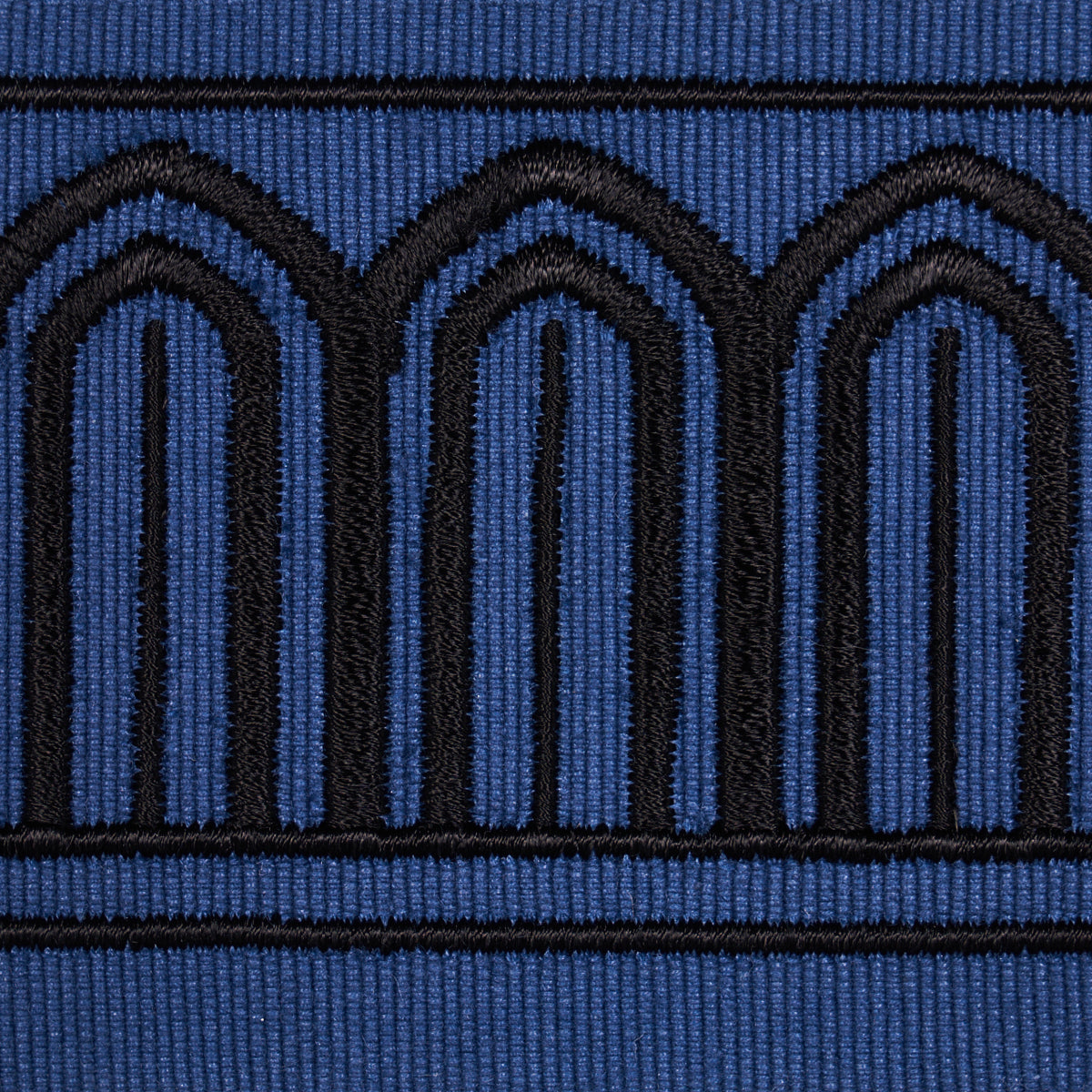 ARCHES EMBROIDERED TAPE MEDIUM | Black On Navy