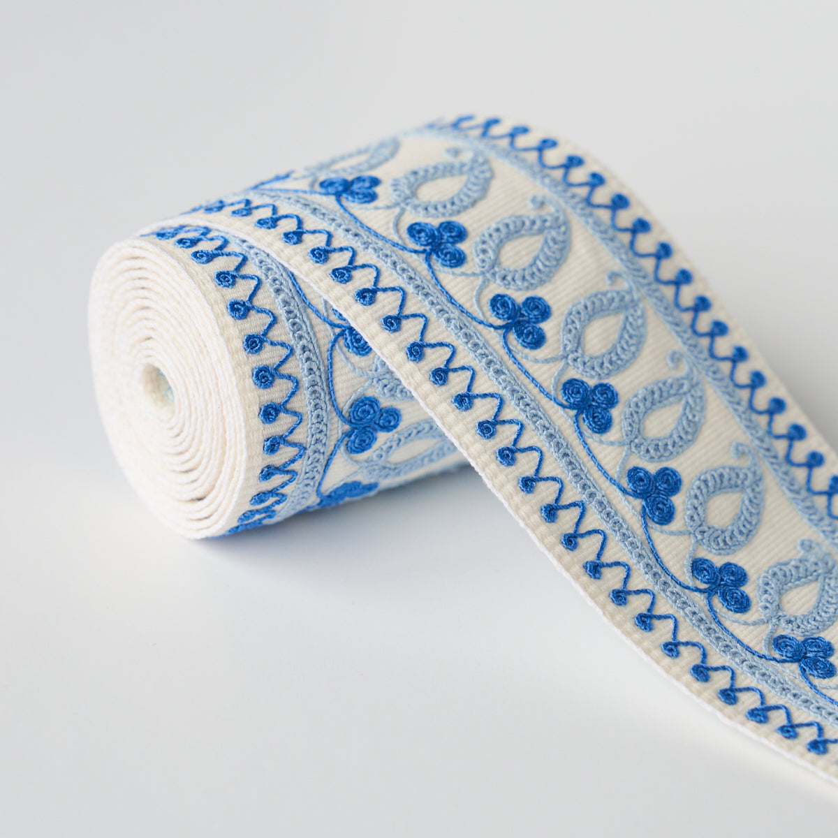 PAISLEY EMBROIDERED TAPE | Blues