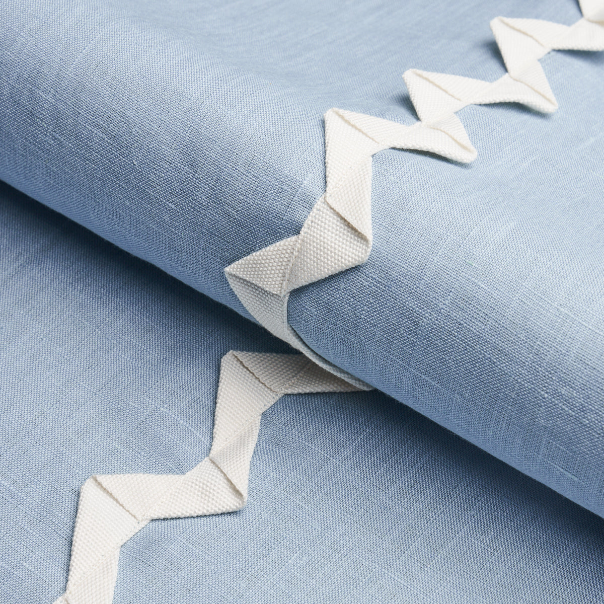 LAZARE APPLIQUÉ | Ivory On Chambray