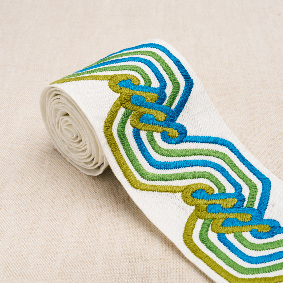 THE TWIST EMBROIDERED TAPE | Peacock