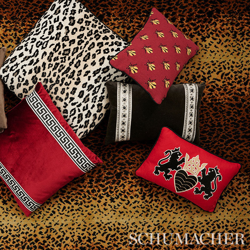 Safari Épinglé Pillow | Snow Leopard