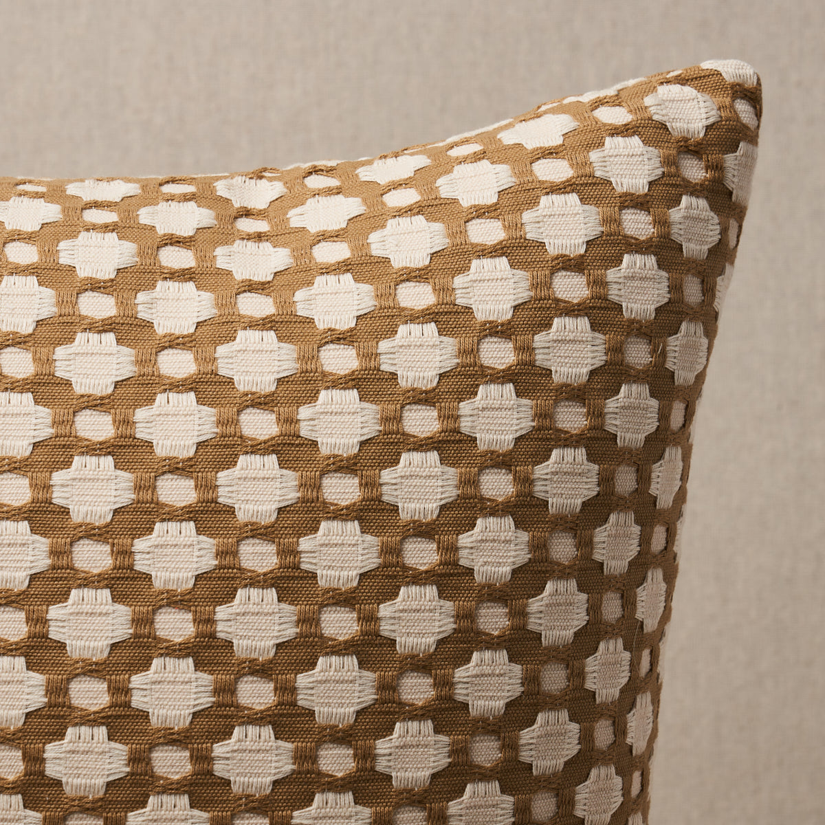 Betwixt Pillow | Biscuit/Ivory