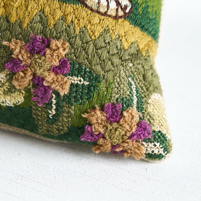 Gerry Embroidery Pillow A | Document