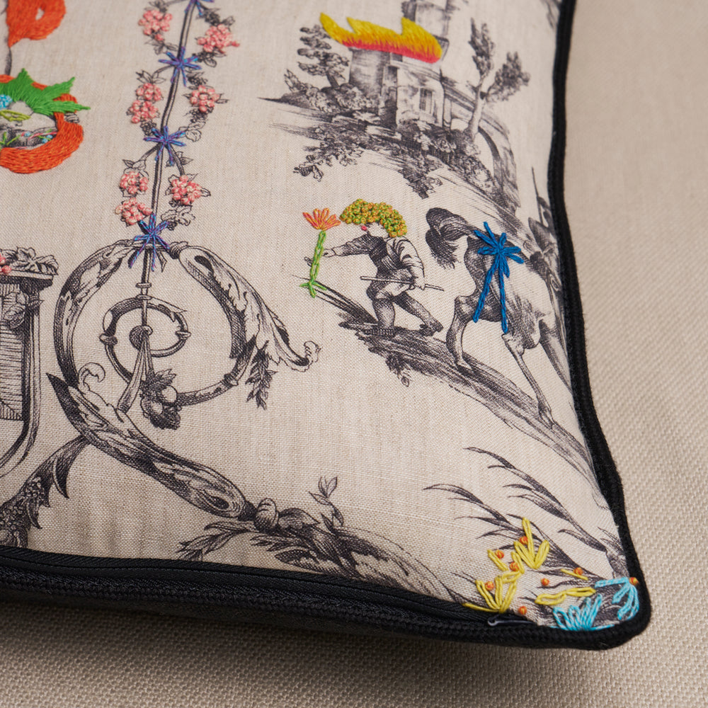 La Liberté Americaine Pillow | Multiverse