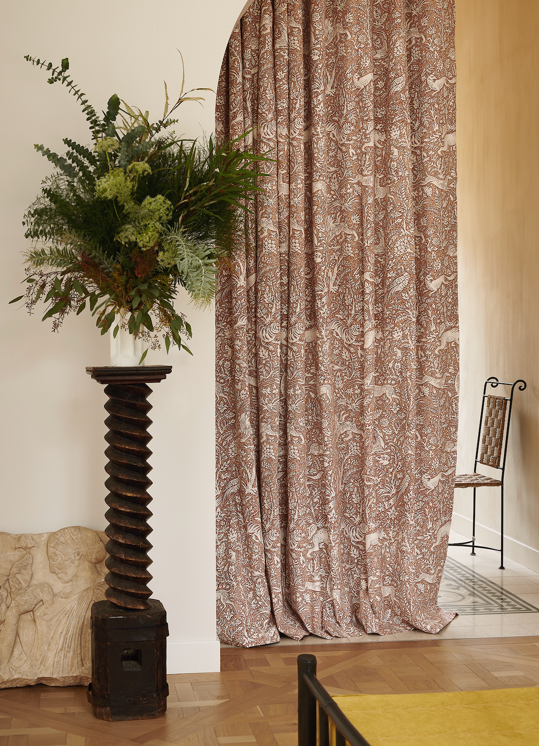 Schumacher - La Menagerie, Cream Animals Fabric Schumacher - La Menagerie, Cream Animals Fabric